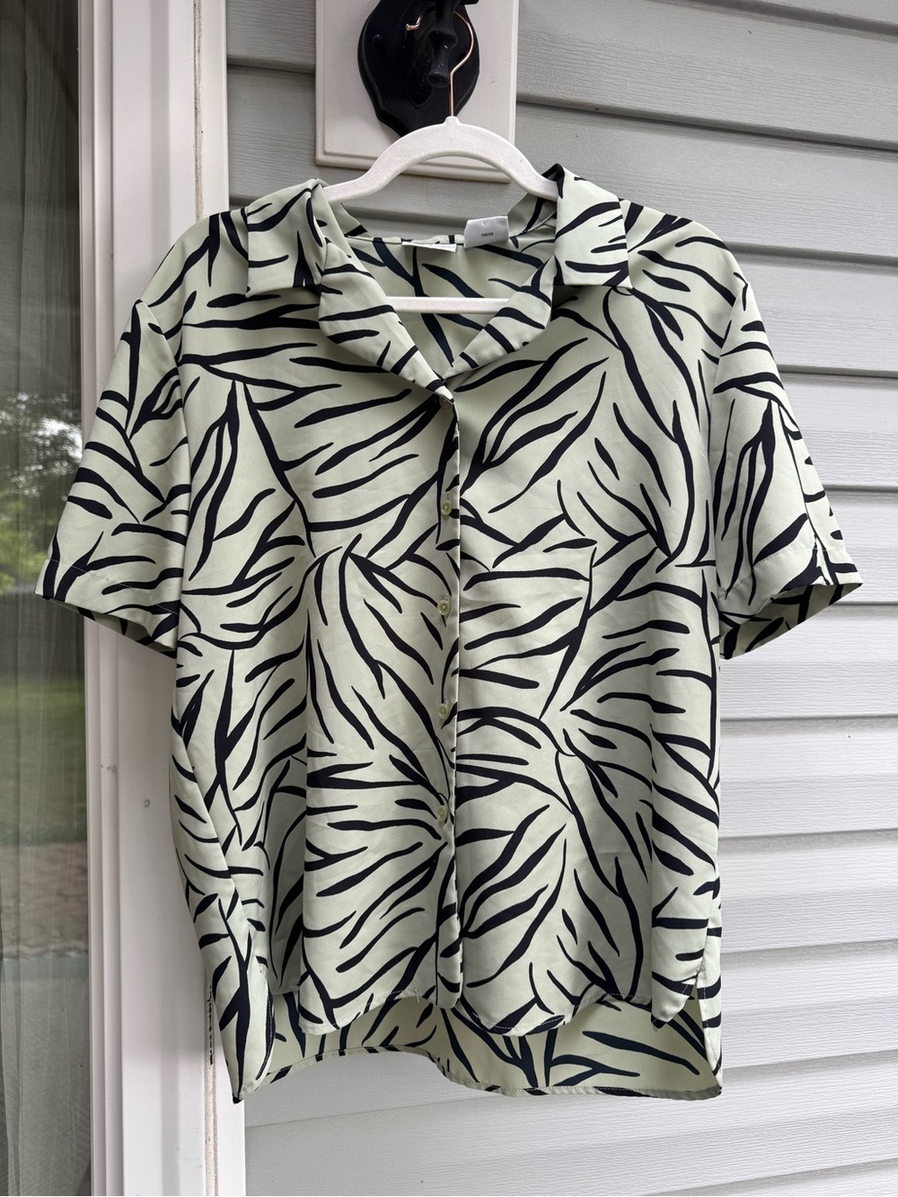 Liz Baker Green & Black Leaf Print Button Up Blouse Size 12 Short Sleeve
